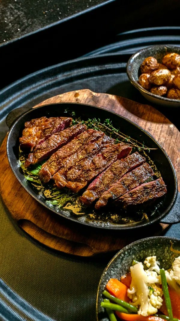 Sizzling grilled steak with vegetables